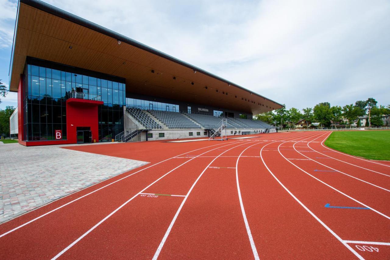 Stadium Hotel Валмієра Екстер'єр фото