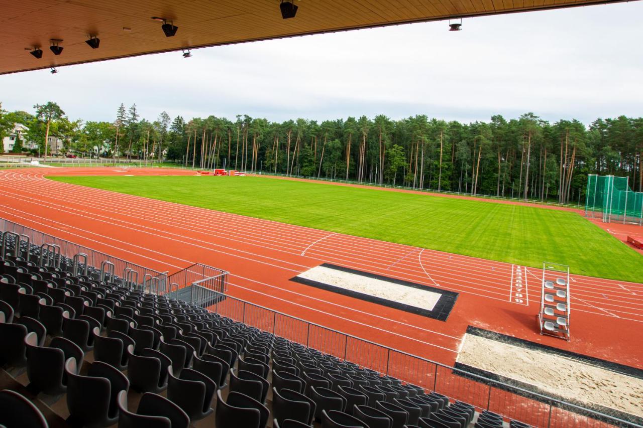 Stadium Hotel Валмієра Екстер'єр фото